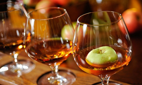 Click image for larger version

Name:	apple-and-brandy-_-calvados.jpg
Views:	504
Size:	143.0 KB
ID:	19804